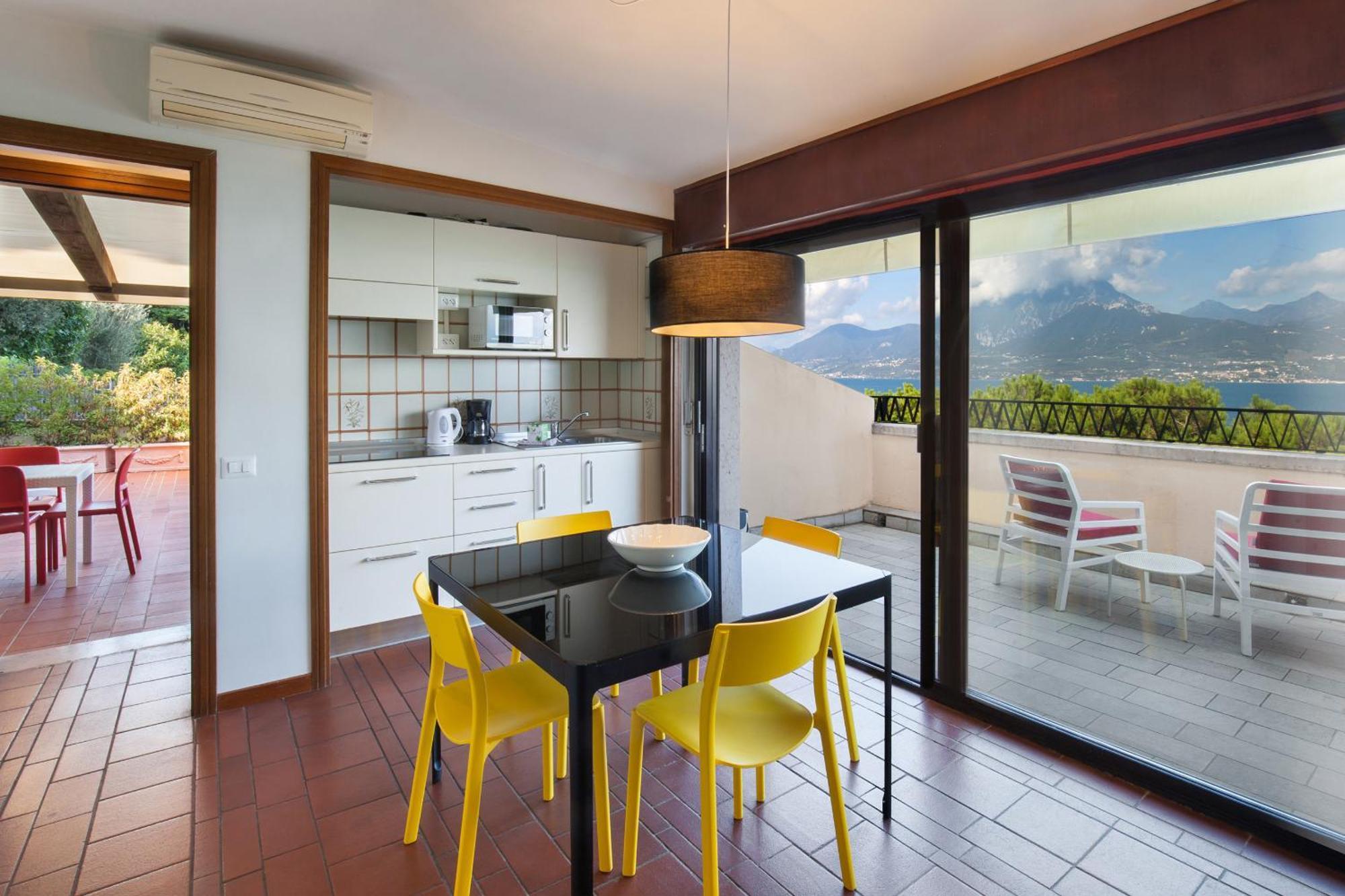 Watercolor Loft Apartment Torri Del Benaco Exterior foto